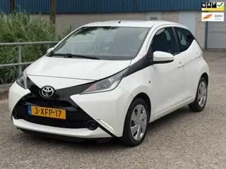 Toyota Aygo 1.0 VVT-i x-play Grootscherm Airco! Camera NAP! 1 jaar APK!