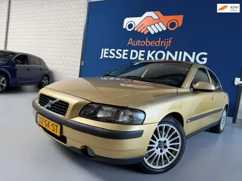 Volvo S60 2.4 Edition Automaat / bj.2000 / kleur: oker / leder / climate / trekhaak /etc. NAP met 24
