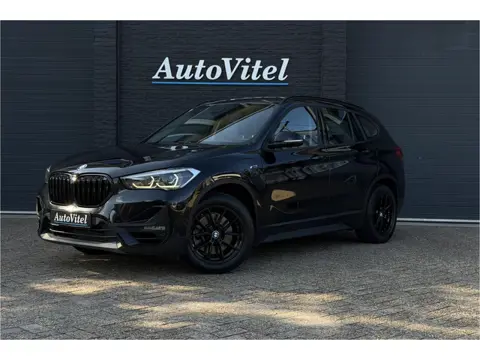BMW X1 xDrive25e | Leder | Trekhaak | Head-Up | Camera | LED | PDC V & A