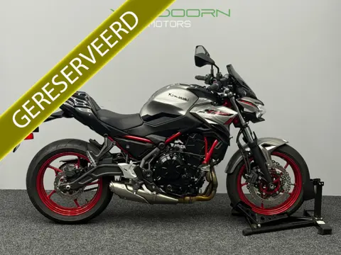Kawasaki Z650 ABS | USB | 2023 | 4DKM! | Topkoffer GIVI | Z 650 .