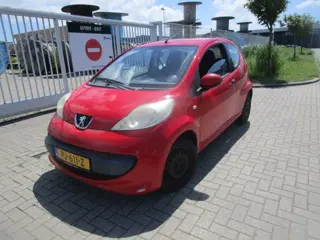 Peugeot 107 1.0-12V XR