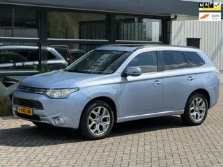 Mitsubishi Outlander 2.0 PHEV instyle Navi Trekhaak NAP APK !!