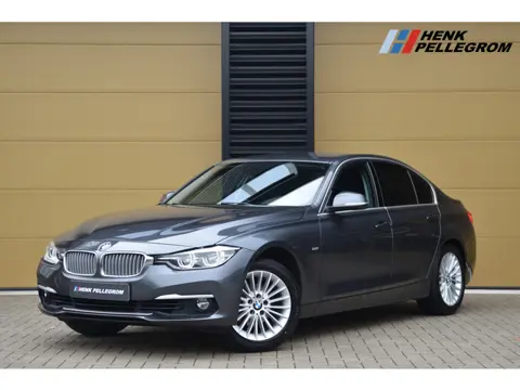 BMW 3-serie 320i Edition Luxury Line * Lichtpakket * Sportstuurwiel * Lederen Bekleding *