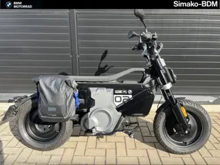 BMW CE 02 Cosmic black (bj 2025, automaat)