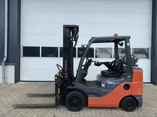 Toyota 8FGCU30 3 ton Triplex Freelift Sideshift Positioner LPG Heftruck