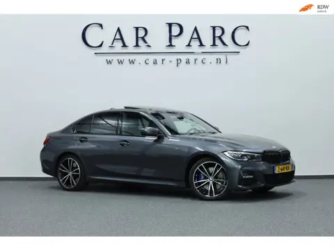 BMW 3-serie 330e M Sport LED/VIRTUAL/SFEER/SCHUIFDAK/LEER+S.VERWARMING/18" LMV/CAM/ACC/ECC/12 MND GA