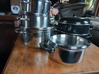 Servies , + bestek ,+ pannenset, 13 delig