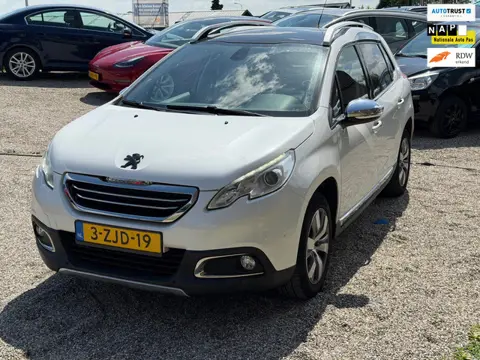 Peugeot 2008 1.6 VTi Allure Automaat Leer Carplay Clima Pano Cruise StoelVerwarming Trekhaak Nette A