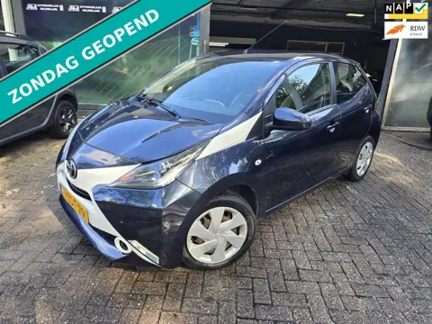 Toyota Aygo 1.0 VVT-i x-play | 2E EIGENAAR | 12MND GARANTIE | AIRCO | LMV | NW APK |
