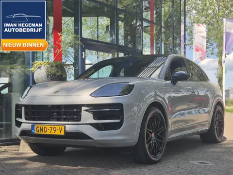 Porsche Cayenne Coupé 3.0 E-Hybrid | Sport Design pakket | Wegkl. Trekhaak | Luchtvering | Panoramad
