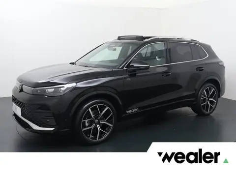 Volkswagen Tiguan R-Line-Edition 1.5 110 kW / 150 pk eTSI Automaat | Wegklapbare trekhaak | Panorama