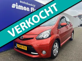 Toyota Aygo 1.0 VVT-i Dynamic Orange*AIRCO/NWE KOPPELING*