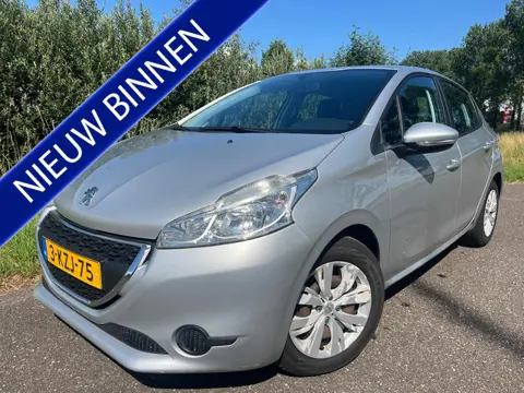 Peugeot 208 1.2 VTi | 82pk | Airco | Cruise | Navi | Bluetooth | APK mei 2027