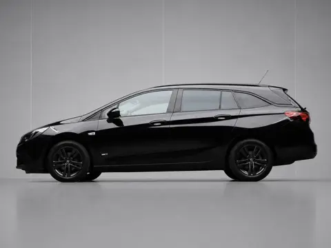 Opel Astra Sports Tourer 1.2 Design & Tech Sport (APPLE CARPLAY,NAVI,CAMERA,PDC,CLIMATE,CRUISE,GETIN