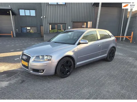 Audi A3 1.6 FSI Attraction Sportback Airco!