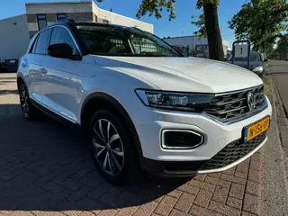 Volkswagen T-Roc 1.0 TSI Style Beats Airco,Navigatie,Camera,Panoramadak