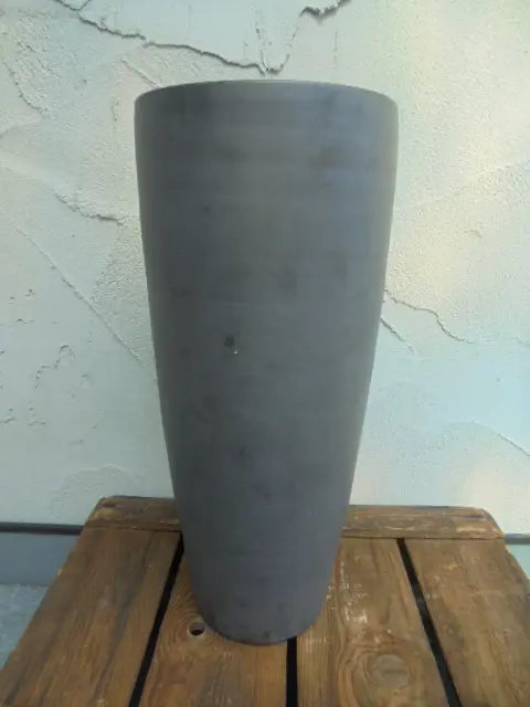 VAAS KERAMIEK MAT ZWART TAPS 37,5 x dia 16,5 cm NIEUW Grote keramieken vaas is in een matzwarte afw