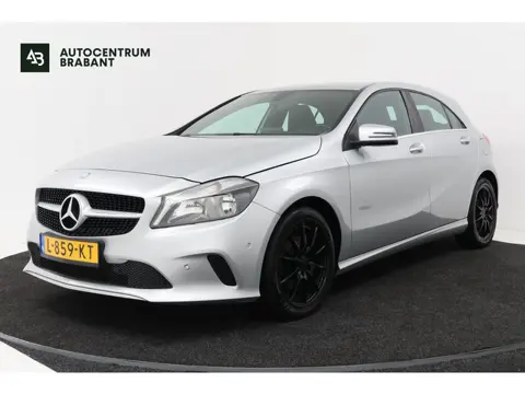 Mercedes-Benz A-klasse 200 (NAVIGATIE, STOELVERWARMING, PARKEERSENSOREN, CRUISE, MULTIMEDIA)
