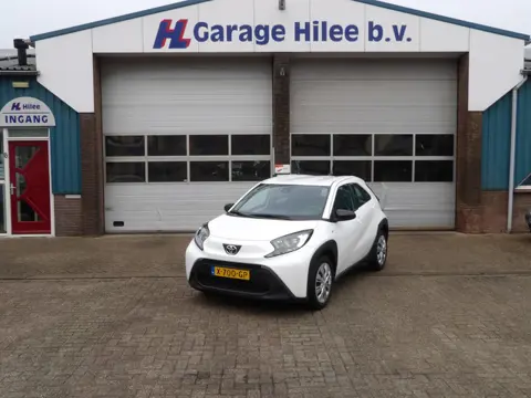 Toyota Aygo X 1.0 VVT-i S-CVT Play (bj 2023, automaat)
