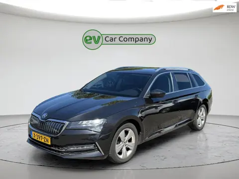 Skoda Superb Combi 1.4 TSI iV Business Edition Plus | Camera | CarPlay | Trekhaak | Parkeersensoren 