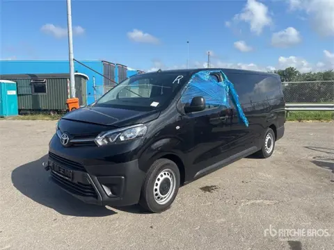Toyota ProAce Verso 2.0 106 KW 9-seater L2H1 minibus 9-se