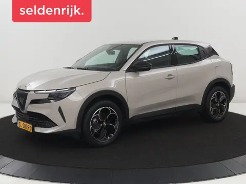 Alfa Romeo Junior Elettrica 54 kWh | SOH 97,3% | Adaptive cruise |  Carplay | Full LED | Parkeerhulp