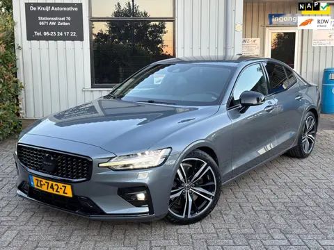 Volvo S60 2.0 T5 Intro Edition|R- DESIGN|H&K|ADAP.CRUISE|CAMERA|LEDER|MEMORY|PILOT ASSIST|CARPLAY|NA