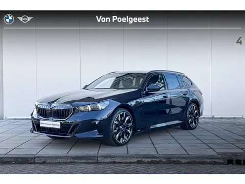 BMW 5 Serie Touring 530e xDrive M-Sport Pro | Glazendak | 21inch | Driving assistant prof | Trekhaak