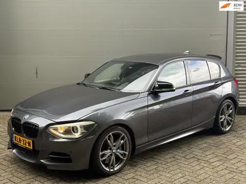 BMW 1-serie M135i xDrive l Xenon l Volleder l Navi l Cruise l Climate l APK 07-27 l