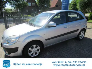 Kia Rio 1.4 LXE 5 drs , stuurbekrachtiging. (bj 2006)