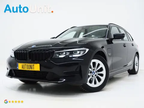 BMW 3 Serie Touring 320e Shadow Line | Camera | Trekhaak | Leder/Stof | DAB | LED | Cruise | Carplay