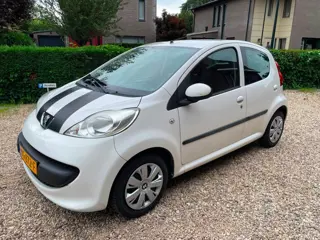 Peugeot 107 1.0-12V XR
