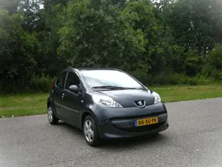 Peugeot 107 1.0-12V XS . 5 Deurs . AUTOMAAT . Elec ramen . LMV . enz
