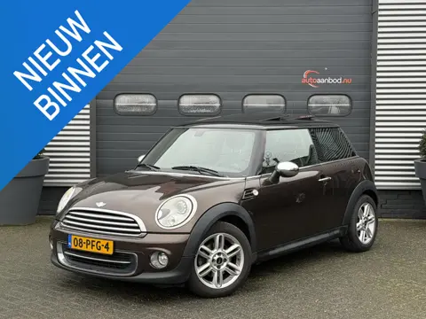 Mini Mini 1.6 Cooper Business Line | Panoramadak | Navigatie | Stoelverwarming | Lederen Bekleding |
