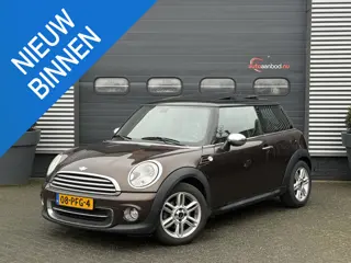Mini Mini 1.6 Cooper Business Line | Panoramadak | Navigatie | Stoelverwarming | Lederen Bekleding |