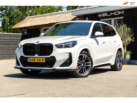 BMW iX1 EDrive 20 M Sport Live Cockpit I Mineralweiss Metallic I Head Up I Led I CarPlay I 360 Camer