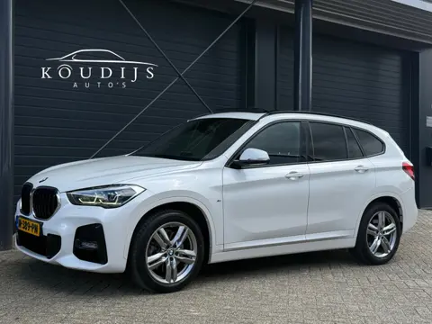 BMW X1 XDrive20i High Executive, M-sport, Shadow-line, Panodak, Head-Up, Adaptive cruise