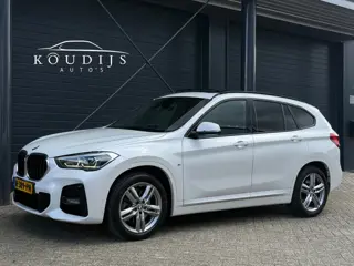 BMW X1 XDrive20i High Executive, M-sport, Shadow-line, Panodak, Head-Up, Adaptive cruise