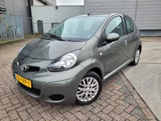 Toyota Aygo 1.0-12V Aspiration Green Airco (bj 2010)