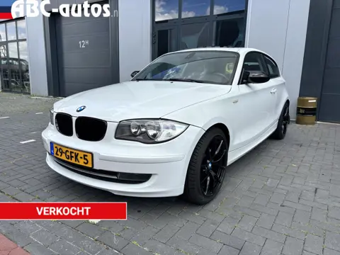 BMW 1-serie 116i High Exe 18"M / Black on White