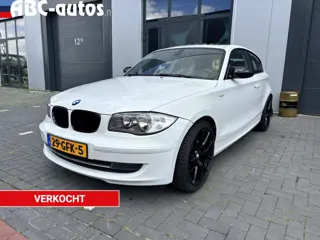 BMW 1-serie 116i High Exe 18"M / Black on White