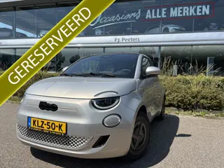 Fiat 500 Giorgio Armani Edition 42 kWh Achteruitrijcamera - Airco - Apple carplay - Navigatie - Park