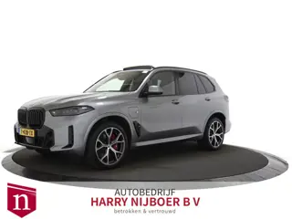 BMW X5 xDrive50e Launch Edition M-Sport Zwart Optiek Pano ACC HUD Trekhaak Luchtvering NL Auto!