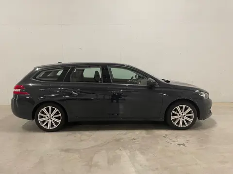 Peugeot 308 SW 1.2 PureTech Blue Lease Leer Navi Cruise Clima Trekhaak PDC APK NAP