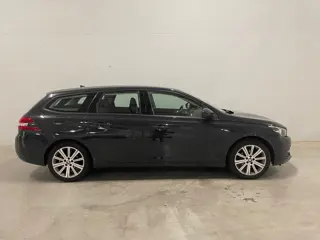 Peugeot 308 SW 1.2 PureTech Blue Lease Leer Navi Cruise Clima Trekhaak PDC APK NAP