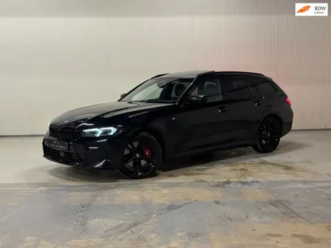 BMW 3-serie Touring 330e | M-SPORT | PANO | HUD | TREKHAAK | CAMERA | SHADOW LINE