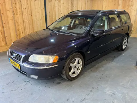 Volvo V70 2.4 T5 Momentum 260PK Spaceball Schuifdak NWE D-RIEM