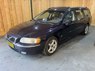 Volvo V70 2.4 T5 Momentum 260PK Spaceball Schuifdak NWE D-RIEM
