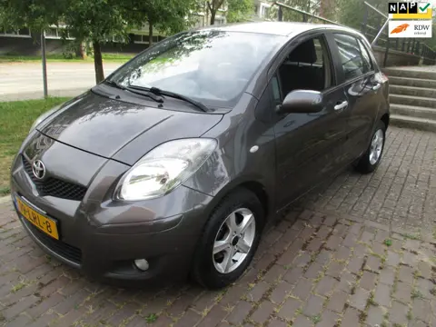 Toyota Yaris 1.3 VVTi Aspiration//AUTOMAAT ///ORG NEDERLANDSE AUTO//KM ORG