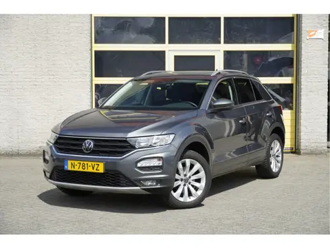 Volkswagen T-Roc 1.5 TSI 150PK! Automaat Style BJ2021 Lmv 17" | Led | Pdc | Afneembare trekhaak | Ac